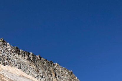 Demanen prudència als excursionistes que volen fer l'Aneto per l'acumulació de gel fòssil al glaciar
