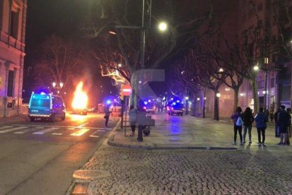 Més de 2.000 persones es manifesten pel centre de Lleida per reclamar la llibertat de Pablo Hasel