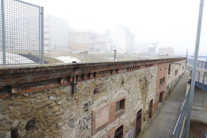 El solar que havia d’acollir inicialment la futura estació.