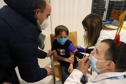 El miedo al pinchazo afectó a numerosos niños.