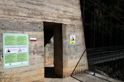 La porta instal·lada abans del pont de Sant Jaume.