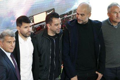 Sergio Kun Agüero, molt emocionat, ahir durant l’anunci del seu adeu al futbol professional.