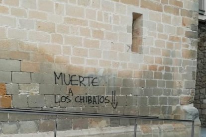 Estado en el que quedó la ‘microdeixalleria’ tras el incendio.
