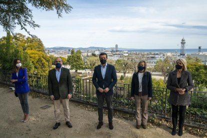El cap del Govern espanyol, Pedro Sánchez, i Salvador Illa, ministre de Sanitat, ahir a Barcelona.