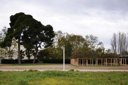 Los marcos de este ‘pabellón’ universitario en Reus fueron readaptados de la exposición sobre arquitectura que acogió el IEI en 2017.