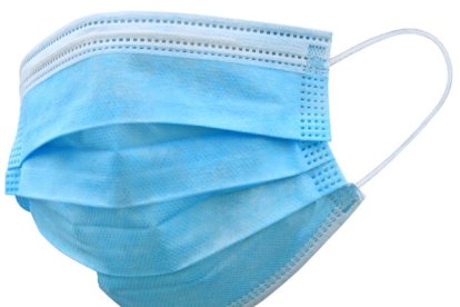 Tres jóvenes de Lleida con mascarilla, que es obligatoria desde el 19 de mayo de 2020.