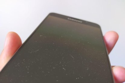 Com es neteja un telèfon mòbil?