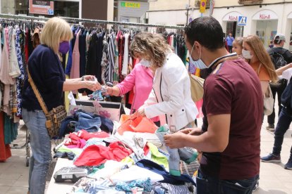 Los gigantes de Mollerussa bailaron, sin mascarilla.