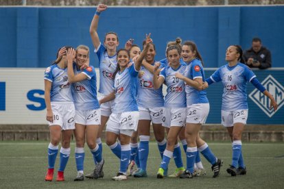 Iris marca l’1-0 després de rematar de cap una pilota de Dulce que va quedar botant a l’impactar dos cops al travesser.