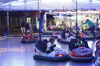 Un grupo de jóvenes ayer por la tarde en las Firetes.