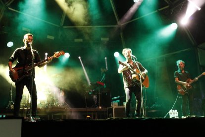 Un grupo de jóvenes ayer por la tarde en las Firetes.