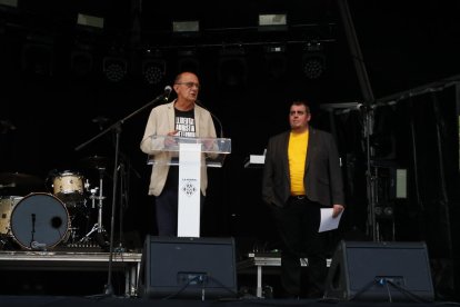 Un grupo de jóvenes ayer por la tarde en las Firetes.