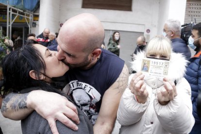 El estanco situado en el número 83 de la calle Major de Almacelles vendió un décimo de un quinto.