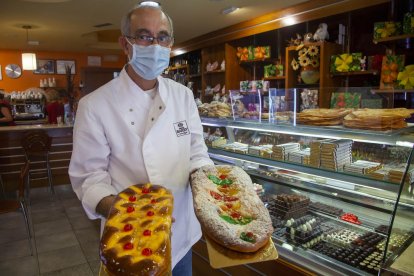 La foguera al barri de Cappont, gairebé a punt.