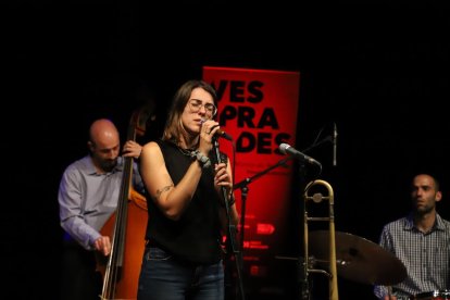 Actuación de Emlan en la plaza de la Sardana, en la Seu Vella.