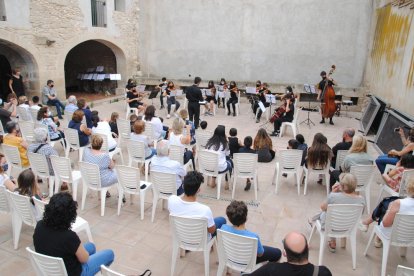 El instituto escuela Torre Queralt organizó una ceremonia de despedida con bailes, premios y muchas ganas de verano.