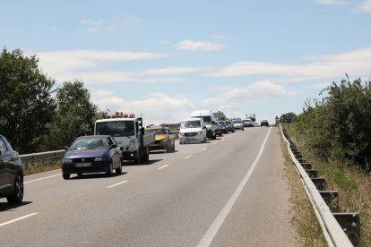 Mor el conductor d'una furgoneta en un xoc contra un camió a Corbins