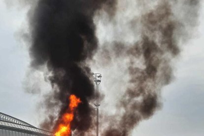 VÍDEO | Cremen contenidors a Lleida al crit de