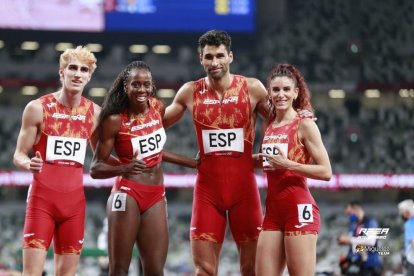 Arnau Monné, con el histórico bronce en el hectómetro.
