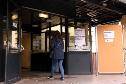 Alemanya vota el relleu a Merkel en unes eleccions amb un resultat incert