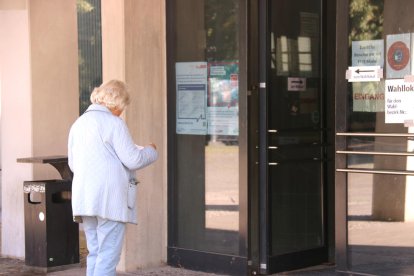 Alemanya vota el relleu a Merkel en unes eleccions amb un resultat incert