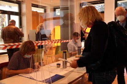 Alemanya vota el relleu a Merkel en unes eleccions amb un resultat incert