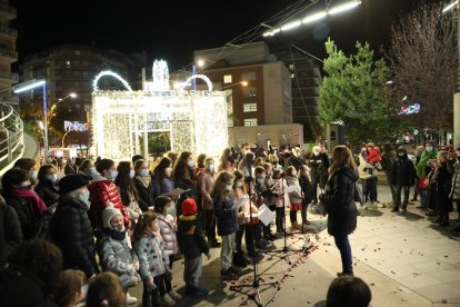 Los leridanos aprovecharon la tarde para hacer sus compras. El Eix se llenó de gente,compensando la poca afluencia de la mañana.