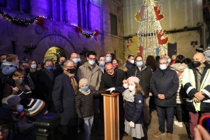 Los leridanos aprovecharon la tarde para hacer sus compras. El Eix se llenó de gente,compensando la poca afluencia de la mañana.