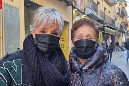 Los leridanos aprovecharon la tarde para hacer sus compras. El Eix se llenó de gente,compensando la poca afluencia de la mañana.
