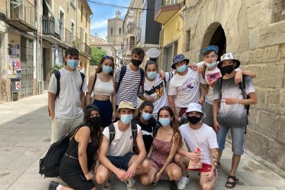 Marc Villalonga y Núria Falcó en el parc Maria Rúbies de Camarasa.