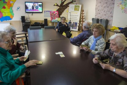 Actividades en una de las microresidencias del Centre Geriàtric Lleida.