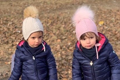 Foto de grupo de familias que salieron ayer por los alrededores de Arbeca en busca del Tió.