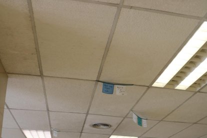 El Hospital de Vic estrena una propuesta artística inspirada en banderolas tibetanas y con mensajes esperanzadores