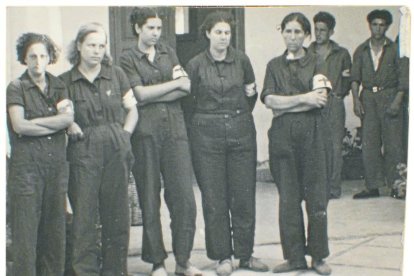 Imatge icònica de Marina Ginestà, una de les milicianes referenciades al llibre.