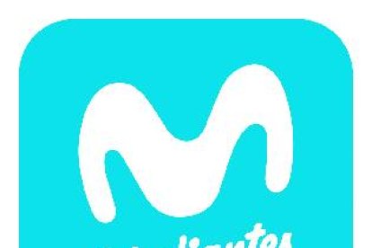 Albert Lafuente intenta avanzar ante la presión de Poirier.