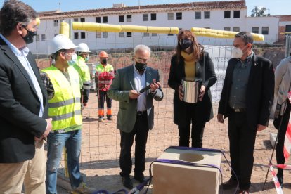 Borràs puso la primera piedra del futuro equipamiento.