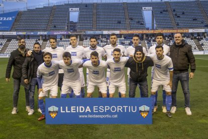 El equipo apoyó a Enric Bernat, compañero recién operado.