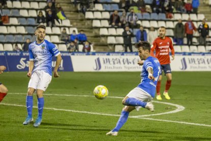 Cano tuvo una ocasión muy clara para empatar antes del gol de Adri León.
