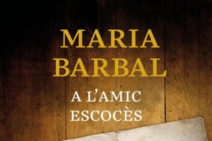 Maria Carme Castelló y Núria Dalmases, dos generaciones al frente de una librería centenaria.