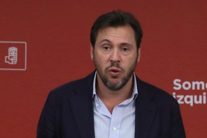 Imatges d’arxiu delfiscal general de l’Estat, José Manuel Maza, i del portaveu de l’executiva federal del PSOE, Óscar Puente.