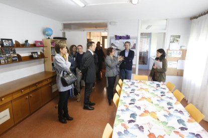 La consellera Bassa, durante una visita al centro de menores Torre Vicens de Lleida.