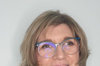 Mercat de flors - Roses, crisantems i pensaments es troben entre les flors més demanades als llocs ubicats davant del cementiri de Lleida.