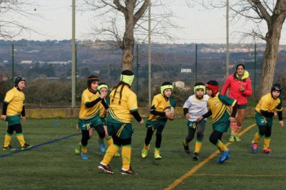 Un grup de jugadors de la base de l’Inef Lleida durant un entrenament.