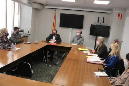 Treball, UGT i CCOO reforçaran la coordinació per detectar possibles irregularitats laborals a la campanya de la fruita