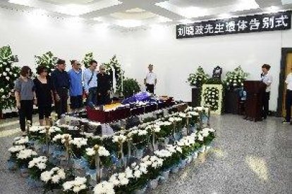 El nobel Liu Xiaobo es incinerado en una ceremonia