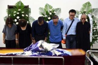 El nobel Liu Xiaobo es incinerado en una ceremonia