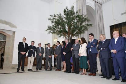 Rajoy va descobrir una placa per inaugurar el parador del Roser, situat al carrer Cavallers de Lleida.