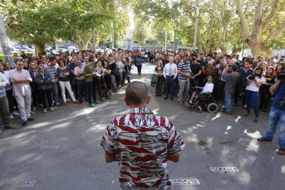 Mig miler de persones es concentra al Rectorat per demanar la llibertat de Cuixart i Sánchez
