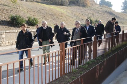 L’alcalde va recórrer ahir el reformat carrer Monterrey, al peu del Turó de la Seu Vella.