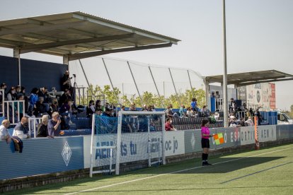 Alexia celebra el gol just després de batre Emily.